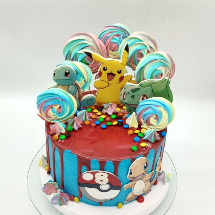 tort Pikachu dla dzieci z niebieskim kremem i czerwonym dripem